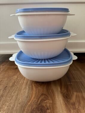Vintage Tupperware Servalier 3pc Bowl Set White Country Blue Lids 2511 2512 2510
